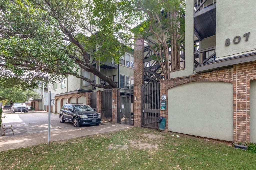 807 W 25th ST 214, Austin, TX 78705