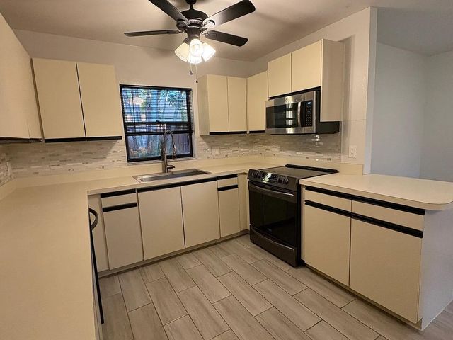 51 Meadows Drive 51, Boynton Beach, FL 33436