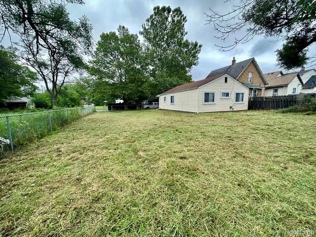 17167 Lumpkin Street, Hamtramck, MI 48212