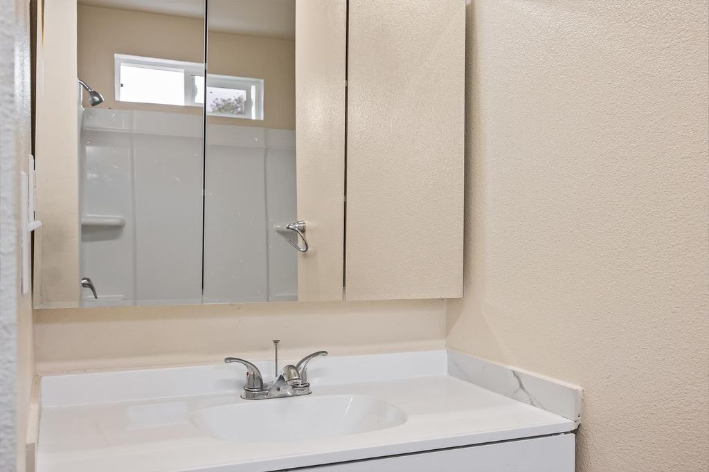 Image 11 of property listing at 2835 E Tyler Avenue, Fresno, CA 93701