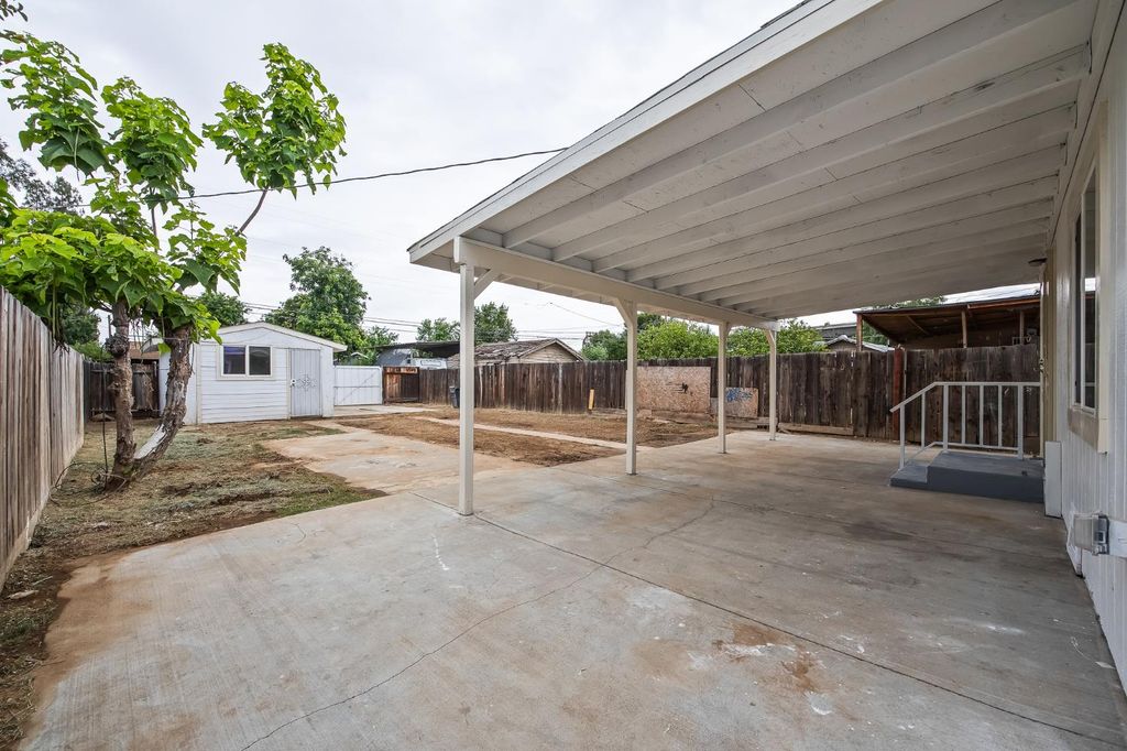 Image 13 of property listing at 2835 E Tyler Avenue, Fresno, CA 93701