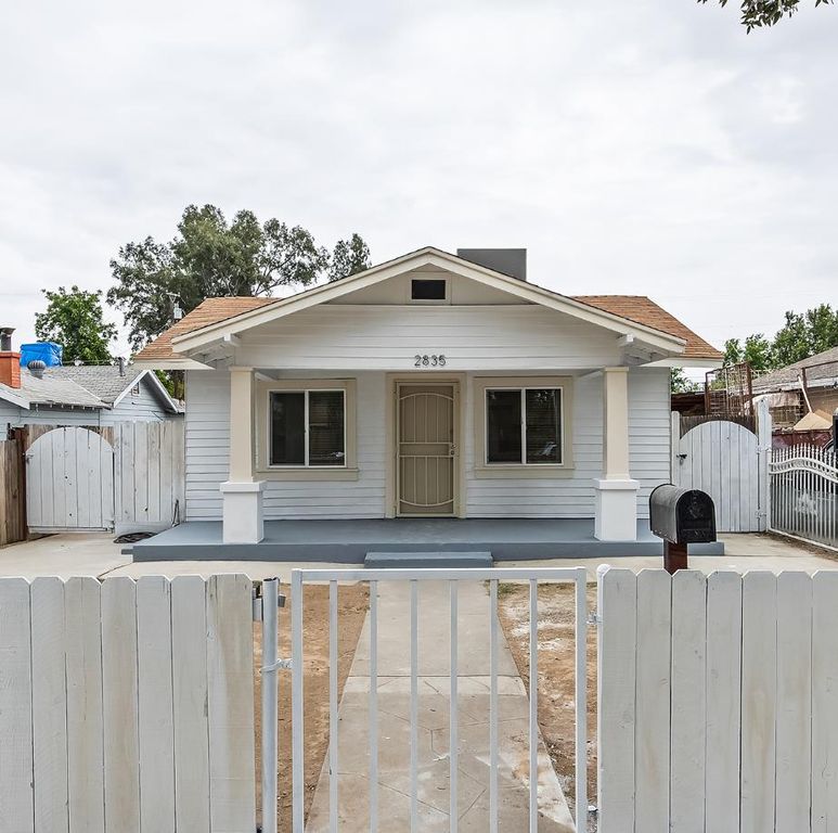 Image 2 of property listing at 2835 E Tyler Avenue, Fresno, CA 93701