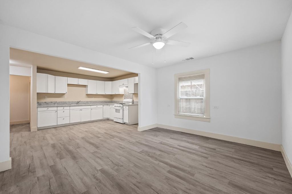 Image 3 of property listing at 2835 E Tyler Avenue, Fresno, CA 93701