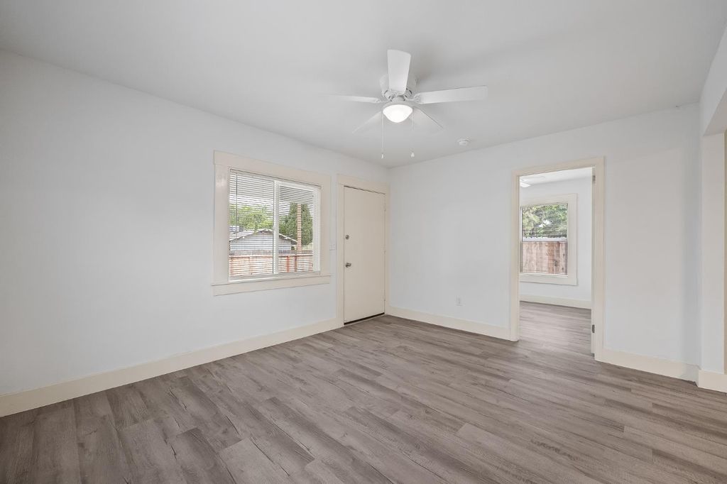 Image 5 of property listing at 2835 E Tyler Avenue, Fresno, CA 93701