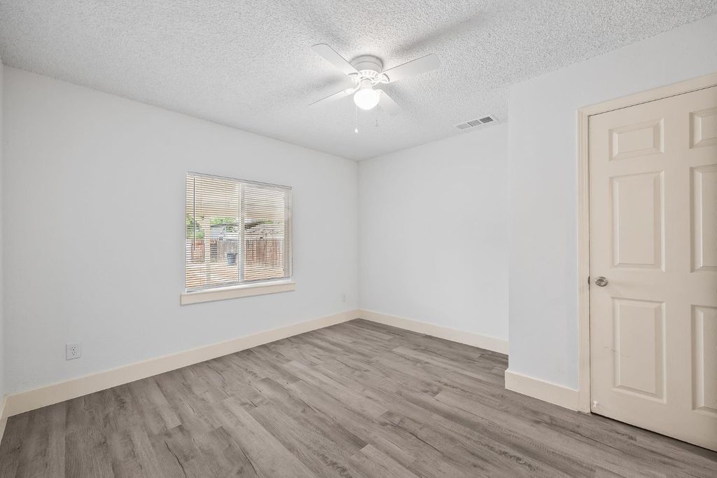 Image 8 of property listing at 2835 E Tyler Avenue, Fresno, CA 93701
