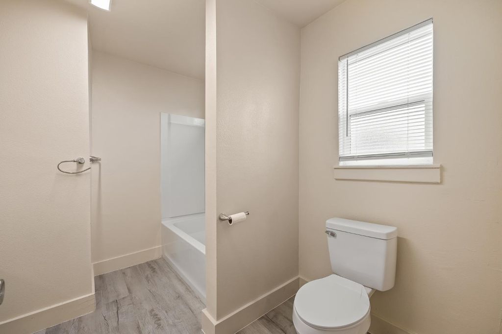 Image 9 of property listing at 2835 E Tyler Avenue, Fresno, CA 93701