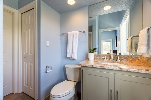 6513 Meadow Hills Street NE, Albuquerque, NM 87111