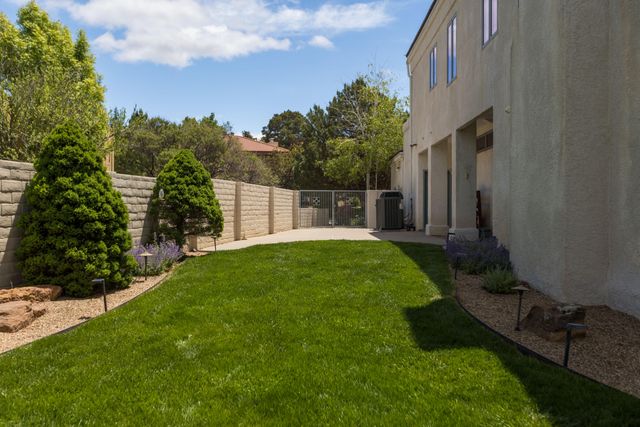 6513 Meadow Hills Street NE, Albuquerque, NM 87111