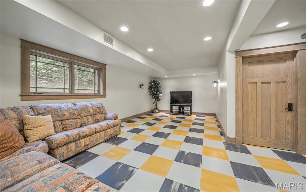 Image 43 of property listing at 1474 CR 725 E, Sullivan, IL 61951