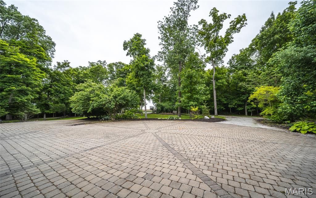 Image 53 of property listing at 1474 CR 725 E, Sullivan, IL 61951