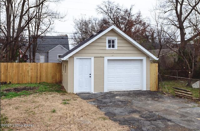 2107 Ratcliffe Ave, Louisville, KY 40210