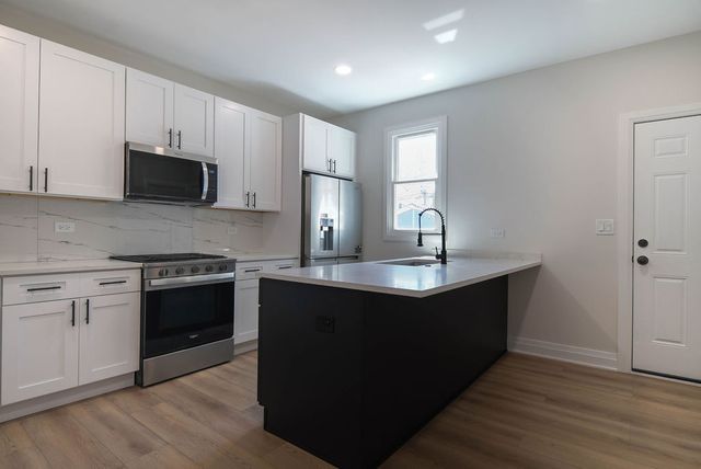2250 N Kostner Avenue, Chicago, IL 60639