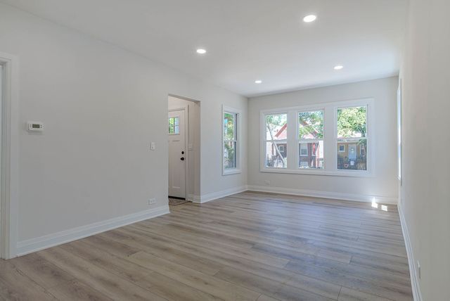 2250 N Kostner Avenue, Chicago, IL 60639