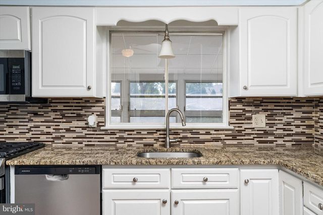 29 WALT WHITMAN WAY, Hamilton, NJ 08690