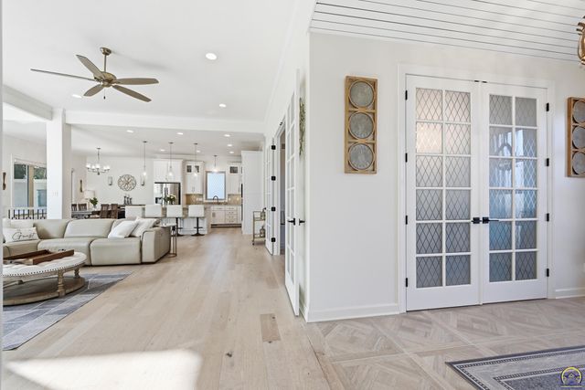 4108 SW Postoak DR, Topeka, KS 66610