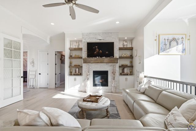 4108 SW Postoak DR, Topeka, KS 66610