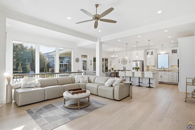 4108 SW Postoak DR, Topeka, KS 66610