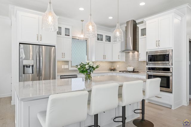 4108 SW Postoak DR, Topeka, KS 66610