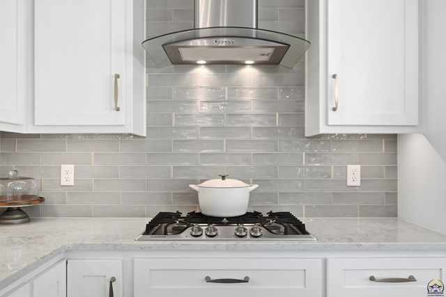 4108 SW Postoak DR, Topeka, KS 66610