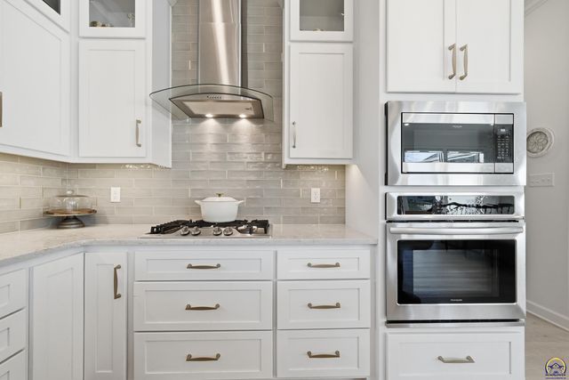 4108 SW Postoak DR, Topeka, KS 66610