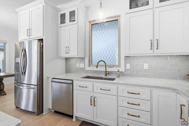 4108 SW Postoak DR, Topeka, KS 66610