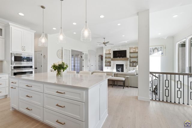 4108 SW Postoak DR, Topeka, KS 66610