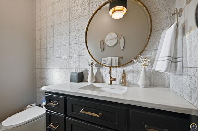 4108 SW Postoak DR, Topeka, KS 66610