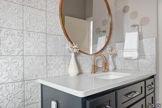 4108 SW Postoak DR, Topeka, KS 66610