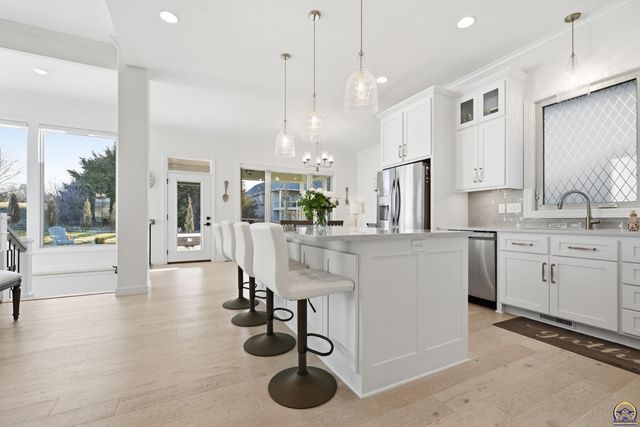 4108 SW Postoak DR, Topeka, KS 66610