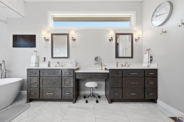 4108 SW Postoak DR, Topeka, KS 66610