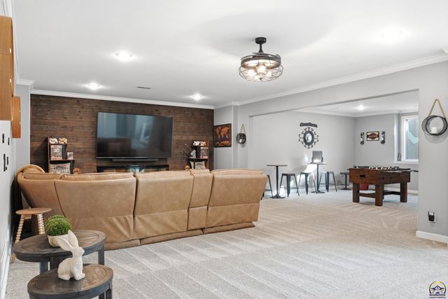 4108 SW Postoak DR, Topeka, KS 66610