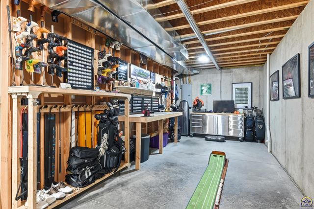 4108 SW Postoak DR, Topeka, KS 66610