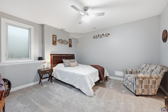 4108 SW Postoak DR, Topeka, KS 66610