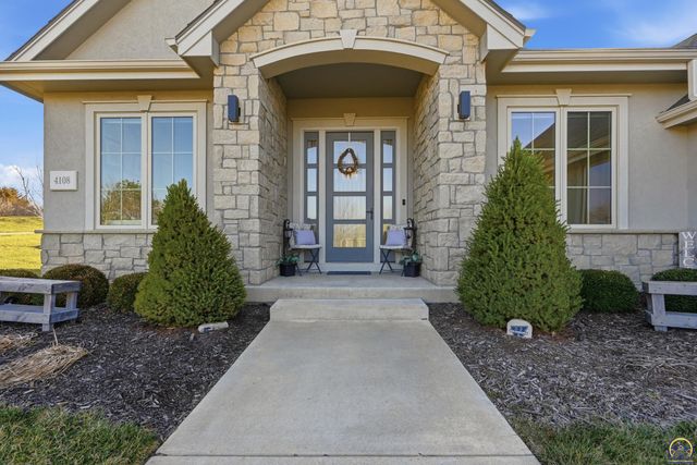 4108 SW Postoak DR, Topeka, KS 66610