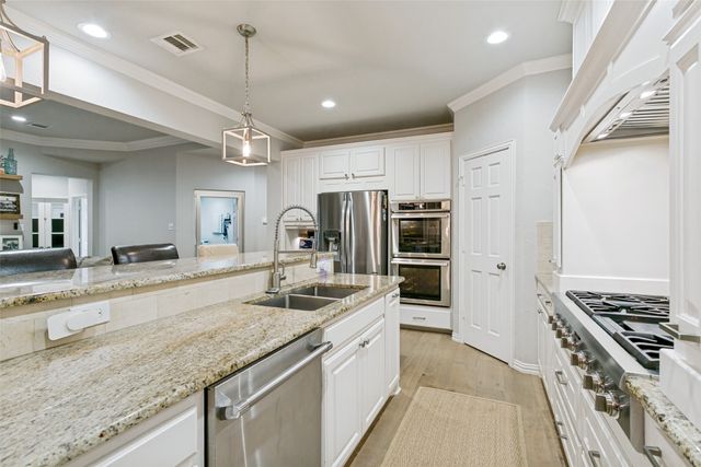 1604 Mcgreg Lane, Carrollton, TX 75010