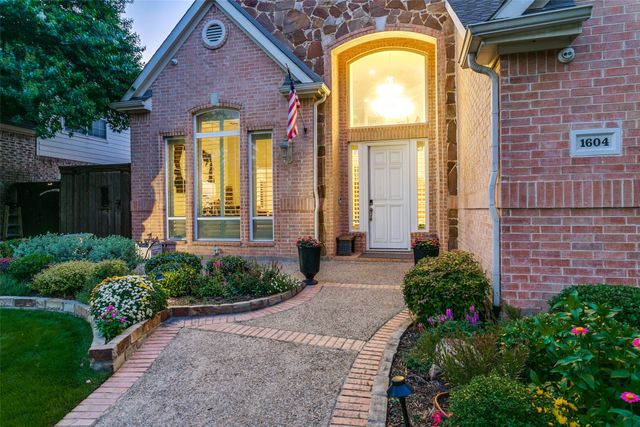1604 Mcgreg Lane, Carrollton, TX 75010