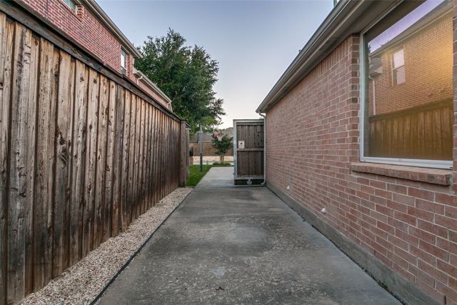 1604 Mcgreg Lane, Carrollton, TX 75010