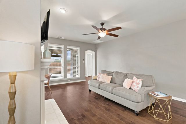 800 Kirby Drive, Lantana, TX 76226