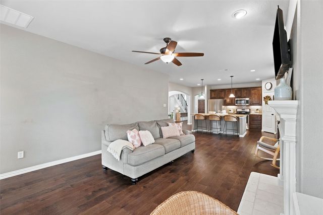 800 Kirby Drive, Lantana, TX 76226
