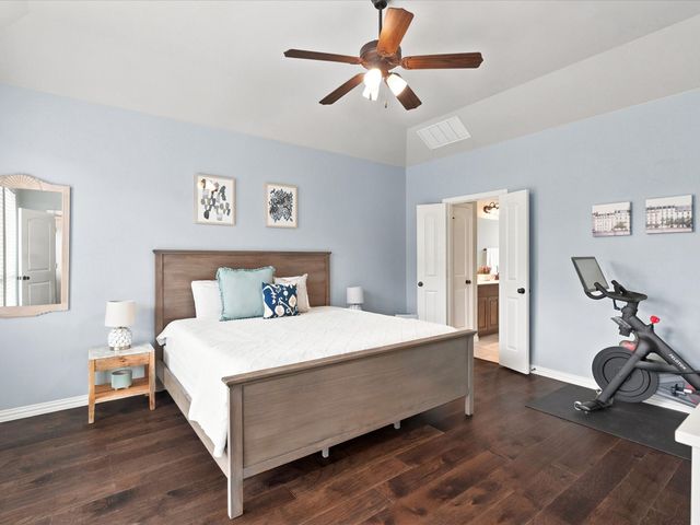 800 Kirby Drive, Lantana, TX 76226