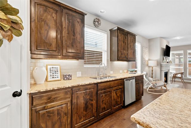 800 Kirby Drive, Lantana, TX 76226