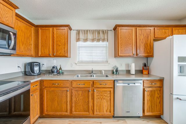 1700 Wolf Creek Drive, Arlington, TX 76018