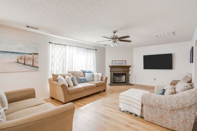 1700 Wolf Creek Drive, Arlington, TX 76018