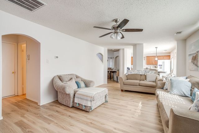 1700 Wolf Creek Drive, Arlington, TX 76018