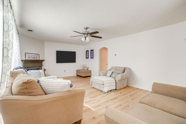 1700 Wolf Creek Drive, Arlington, TX 76018