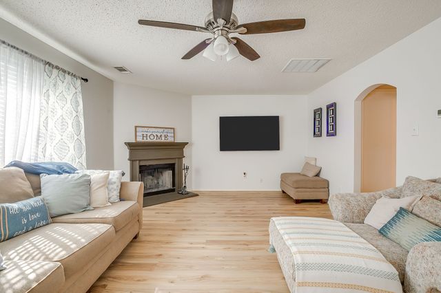 1700 Wolf Creek Drive, Arlington, TX 76018