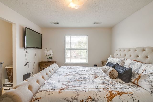 1700 Wolf Creek Drive, Arlington, TX 76018