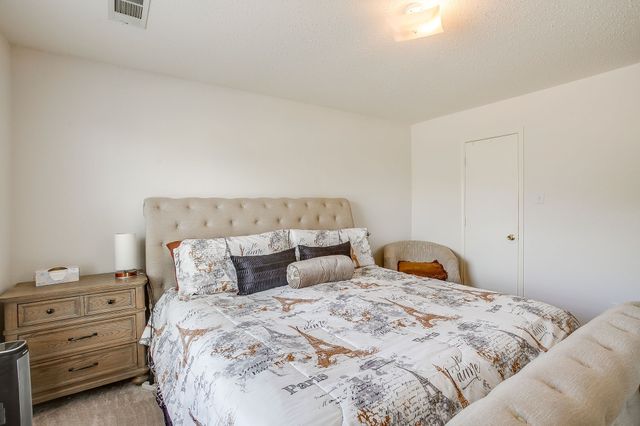 1700 Wolf Creek Drive, Arlington, TX 76018