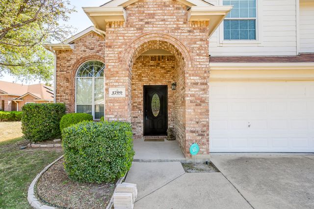1700 Wolf Creek Drive, Arlington, TX 76018