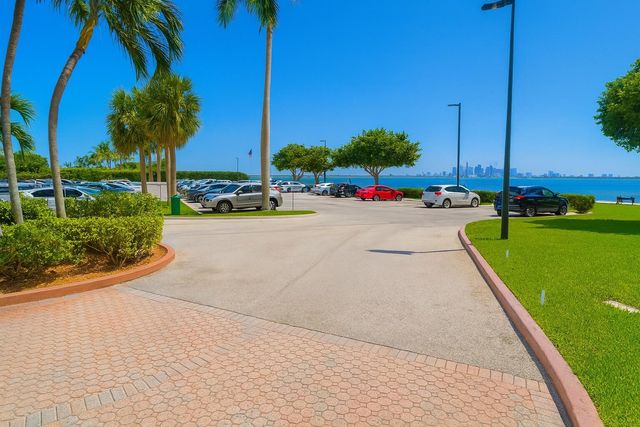 880 NE 69th Street 2g, Miami, FL 33138